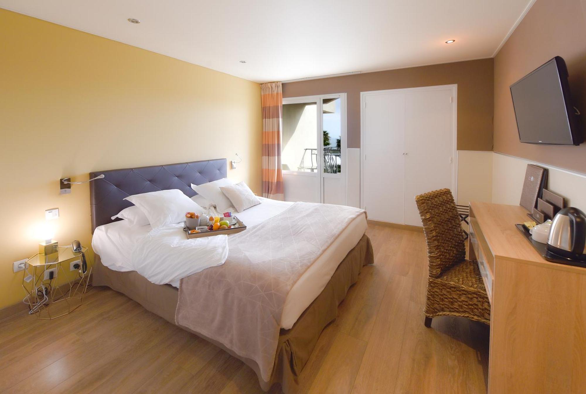 Hotel Ostella & 4*